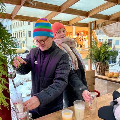 Sozialer Weihnachtsmarkt an der Pyramide