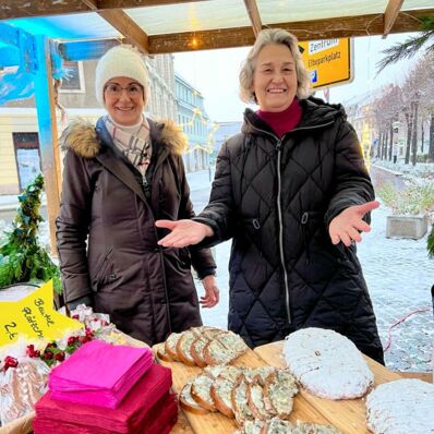 Sozialer Weihnachtsmarkt an der Pyramide